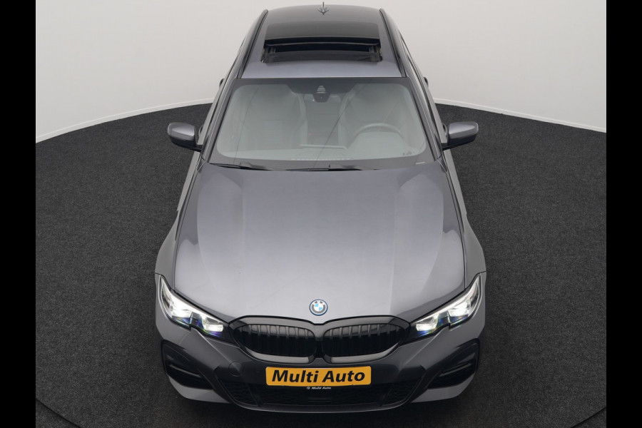 BMW 3 Serie Touring 320e M Sport Plug In Hybrid 204pk Dealer O.H. PHEV | Trekhaak Af Fabriek | Panodak | Adaptive Cruise | Alcantara Sportstoelen |  18"L.M | Apple Carplay | Keyless | Navigatie | Sfeerverlichting | Virtual | DAB |