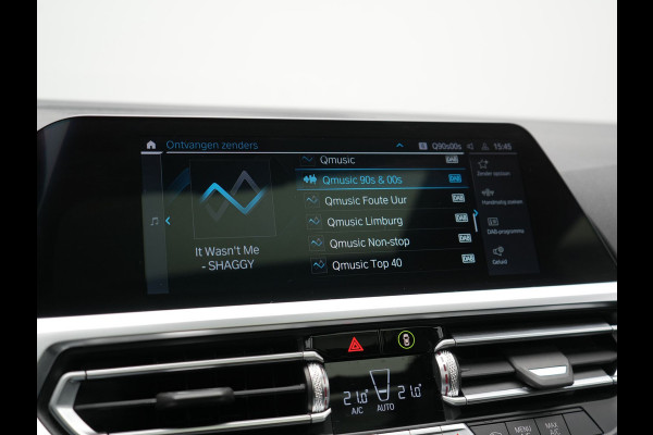 BMW 3 Serie Touring 320e M Sport Plug In Hybrid 204pk Dealer O.H. PHEV | Trekhaak Af Fabriek | Panodak | Adaptive Cruise | Alcantara Sportstoelen |  18"L.M | Apple Carplay | Keyless | Navigatie | Sfeerverlichting | Virtual | DAB |