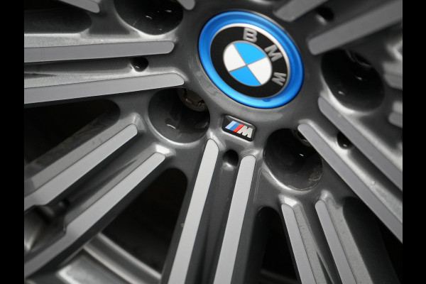 BMW 3 Serie Touring 320e M Sport Plug In Hybrid 204pk Dealer O.H. PHEV | Trekhaak Af Fabriek | Panodak | Adaptive Cruise | Alcantara Sportstoelen |  18"L.M | Apple Carplay | Keyless | Navigatie | Sfeerverlichting | Virtual | DAB |