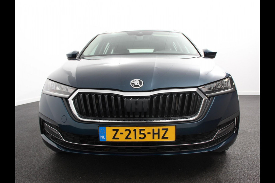 Škoda Octavia Combi 1.0 e-TSI 110pk DSG Style | Navigatie | Apple Carplay/Android Auto| Parkeersensoren | Adaptive Cruise Control | Stoelverwarming | Lane Assist | Attention Assist | Ledverlichting | Afneembare trekhaak | Climatronic | Virtual Cockpit