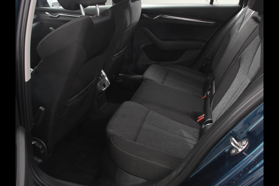 Škoda Octavia Combi 1.0 e-TSI 110pk DSG Style | Navigatie | Apple Carplay/Android Auto| Parkeersensoren | Adaptive Cruise Control | Stoelverwarming | Lane Assist | Attention Assist | Ledverlichting | Afneembare trekhaak | Climatronic | Virtual Cockpit