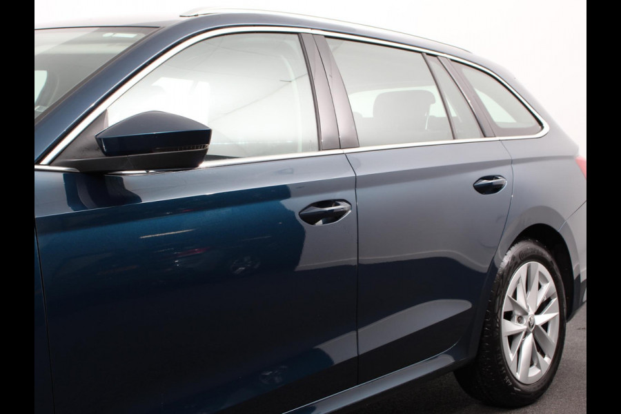 Škoda Octavia Combi 1.0 e-TSI 110pk DSG Style | Navigatie | Apple Carplay/Android Auto| Parkeersensoren | Adaptive Cruise Control | Stoelverwarming | Lane Assist | Attention Assist | Ledverlichting | Afneembare trekhaak | Climatronic | Virtual Cockpit