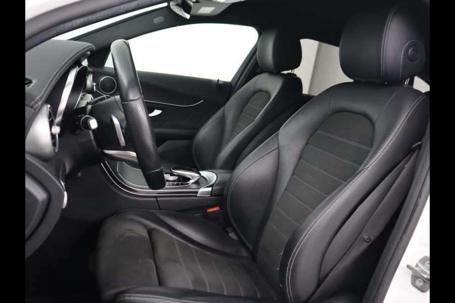 Mercedes-Benz C-Klasse 300e AMG Night | Stoelverwarming | Carplay | Leder/Alcantara | Camera | Navigatie | Park Assist | Full LED | PHEV | Plug In