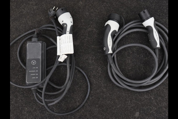 Mercedes-Benz C-Klasse 300e AMG Night | Stoelverwarming | Carplay | Leder/Alcantara | Camera | Navigatie | Park Assist | Full LED | PHEV | Plug In