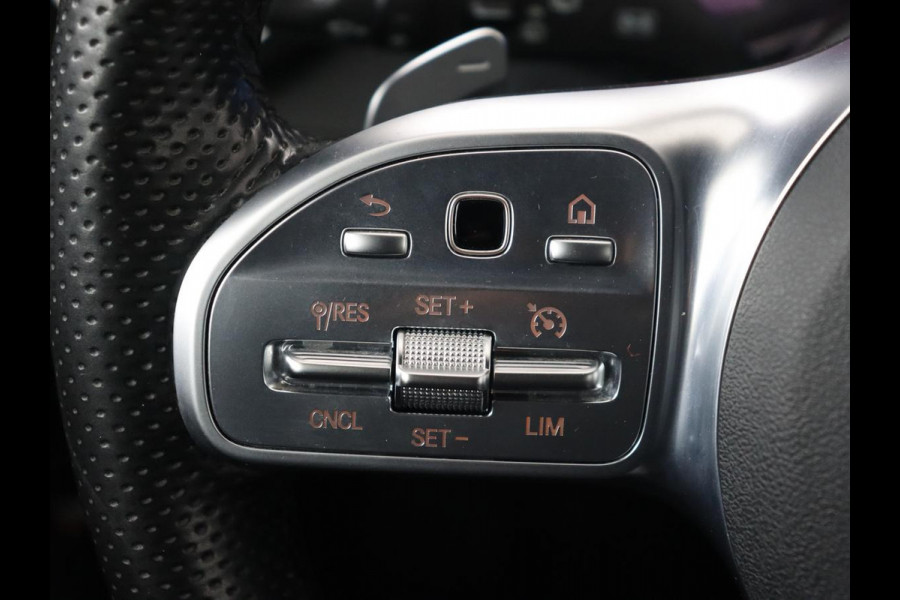 Mercedes-Benz C-Klasse 300e AMG Night | Stoelverwarming | Carplay | Leder/Alcantara | Camera | Navigatie | Park Assist | Full LED | PHEV | Plug In