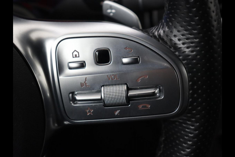 Mercedes-Benz C-Klasse 300e AMG Night | Stoelverwarming | Carplay | Leder/Alcantara | Camera | Navigatie | Park Assist | Full LED | PHEV | Plug In