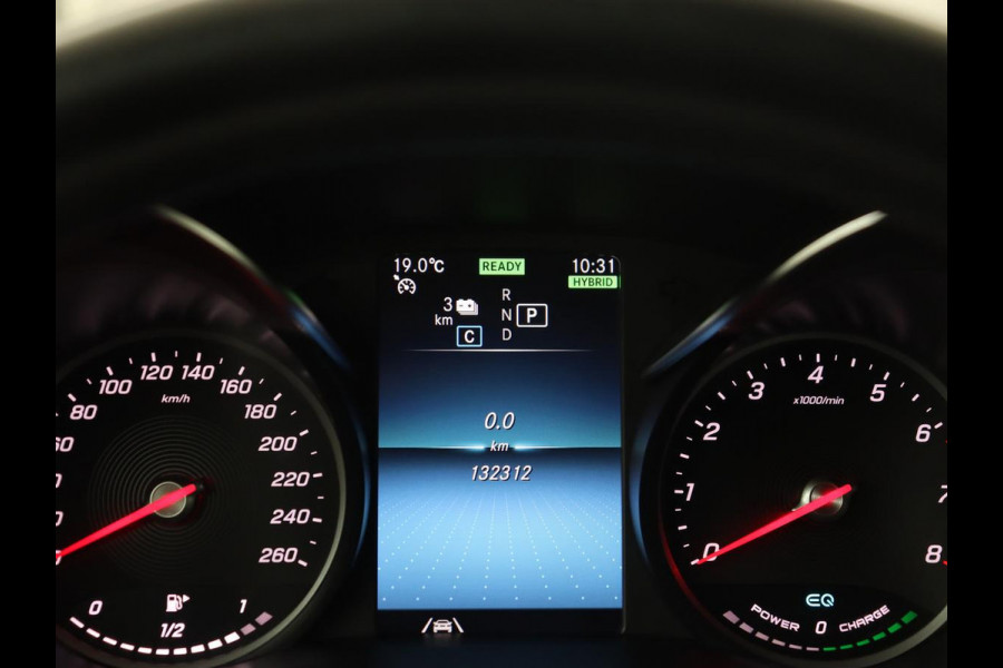 Mercedes-Benz C-Klasse 300e AMG Night | Stoelverwarming | Carplay | Leder/Alcantara | Camera | Navigatie | Park Assist | Full LED | PHEV | Plug In