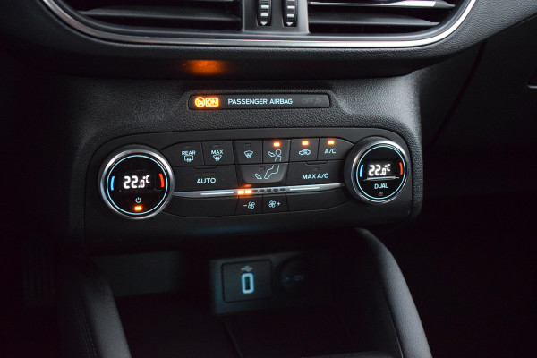 Ford FOCUS Wagon 1.5 EcoBlue Titanium Business | Automaat | Trekhaak | Apple CarPlay | Climate