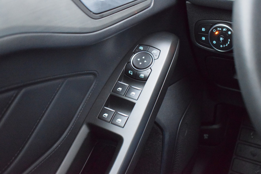 Ford FOCUS Wagon 1.5 EcoBlue Titanium Business | Automaat | Trekhaak | Apple CarPlay | Climate