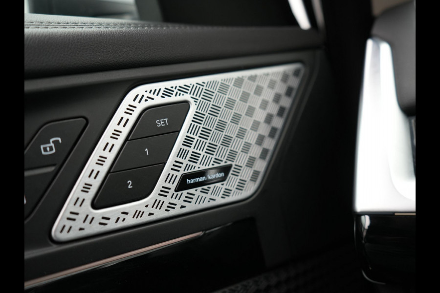 BMW X1 xDrive25e xLine Plug In Hybrid 221pk Dealer O.H PHEV | Trekhaak Af Fabriek | Head Up | 360 Camera | Adaptive Cruise | Harman Kardon | Lederen Sportstoelen Memory & Verwarmd | Navigatie | Apple Carplay | Virtual | Verwamd Stuur | DAB |