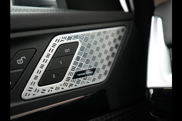 BMW X1 xDrive25e xLine Plug In Hybrid 221pk Dealer O.H PHEV | Trekhaak Af Fabriek | Head Up | 360 Camera | Adaptive Cruise | Harman Kardon | Lederen Sportstoelen Memory & Verwarmd | Navigatie | Apple Carplay | Virtual | Verwamd Stuur | DAB |