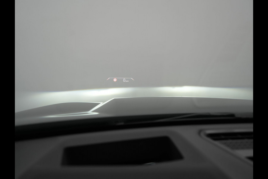 BMW X1 xDrive25e xLine Plug In Hybrid 221pk Dealer O.H PHEV | Trekhaak Af Fabriek | Head Up | 360 Camera | Adaptive Cruise | Harman Kardon | Lederen Sportstoelen Memory & Verwarmd | Navigatie | Apple Carplay | Virtual | Verwamd Stuur | DAB |