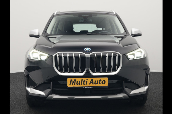 BMW X1 xDrive25e xLine Plug In Hybrid 221pk Dealer O.H PHEV | Trekhaak Af Fabriek | Head Up | 360 Camera | Adaptive Cruise | Harman Kardon | Lederen Sportstoelen Memory & Verwarmd | Navigatie | Apple Carplay | Virtual | Verwamd Stuur | DAB |