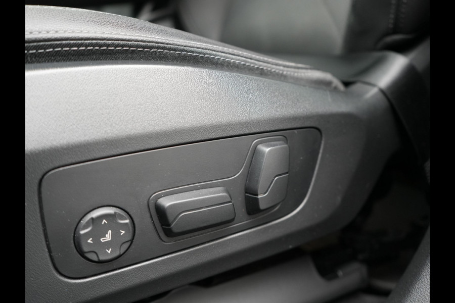 BMW X1 xDrive25e xLine Plug In Hybrid 221pk Dealer O.H PHEV | Trekhaak Af Fabriek | Head Up | 360 Camera | Adaptive Cruise | Harman Kardon | Lederen Sportstoelen Memory & Verwarmd | Navigatie | Apple Carplay | Virtual | Verwamd Stuur | DAB |