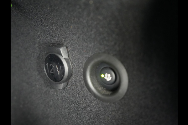 BMW X1 xDrive25e xLine Plug In Hybrid 221pk Dealer O.H PHEV | Trekhaak Af Fabriek | Head Up | 360 Camera | Adaptive Cruise | Harman Kardon | Lederen Sportstoelen Memory & Verwarmd | Navigatie | Apple Carplay | Virtual | Verwamd Stuur | DAB |