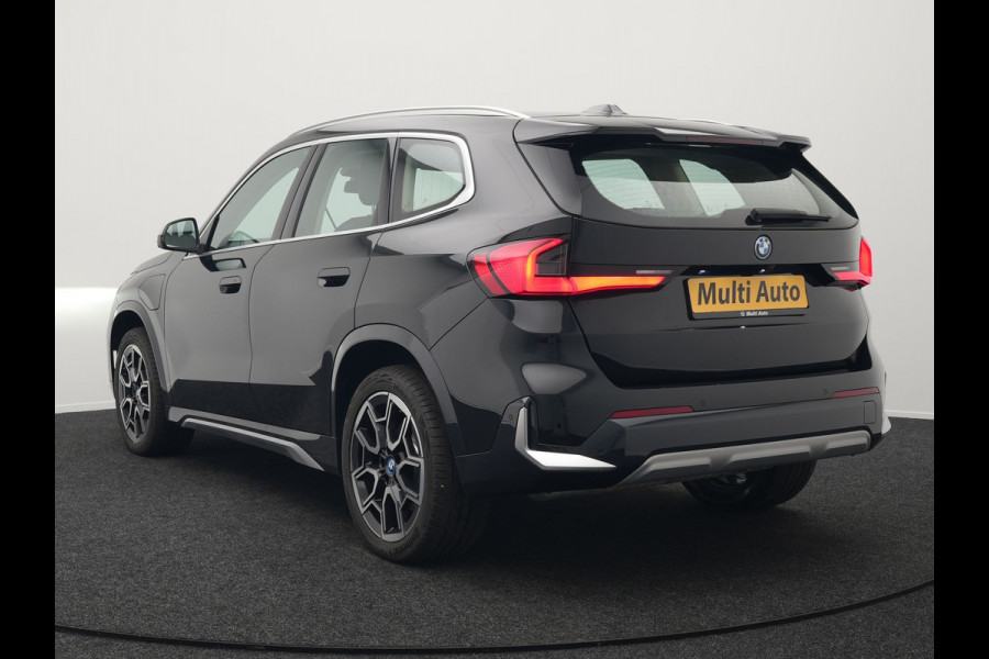 BMW X1 xDrive25e xLine Plug In Hybrid 221pk Dealer O.H PHEV | Trekhaak Af Fabriek | Head Up | 360 Camera | Adaptive Cruise | Harman Kardon | Lederen Sportstoelen Memory & Verwarmd | Navigatie | Apple Carplay | Virtual | Verwamd Stuur | DAB |