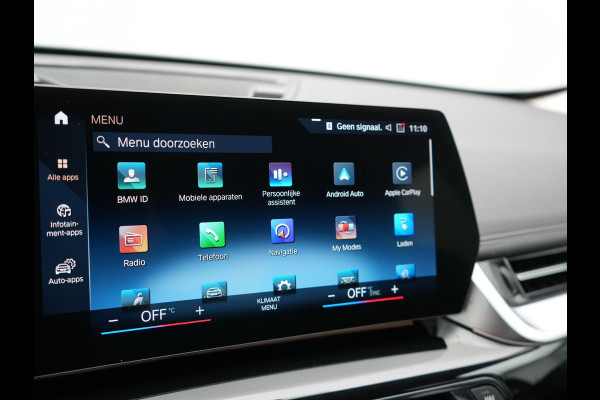 BMW X1 xDrive25e xLine Plug In Hybrid 221pk Dealer O.H PHEV | Trekhaak Af Fabriek | Head Up | 360 Camera | Adaptive Cruise | Harman Kardon | Lederen Sportstoelen Memory & Verwarmd | Navigatie | Apple Carplay | Virtual | Verwamd Stuur | DAB |