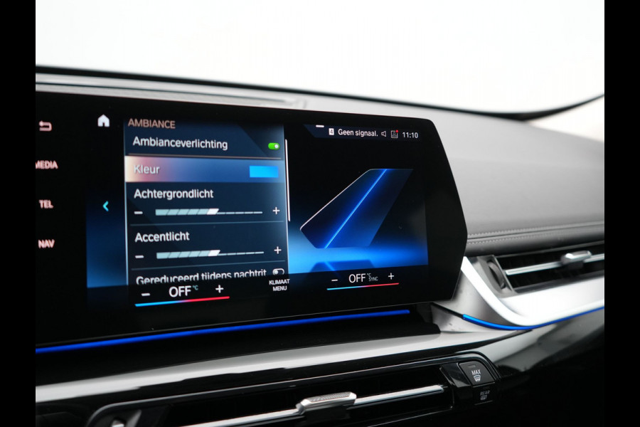 BMW X1 xDrive25e xLine Plug In Hybrid 221pk Dealer O.H PHEV | Trekhaak Af Fabriek | Head Up | 360 Camera | Adaptive Cruise | Harman Kardon | Lederen Sportstoelen Memory & Verwarmd | Navigatie | Apple Carplay | Virtual | Verwamd Stuur | DAB |