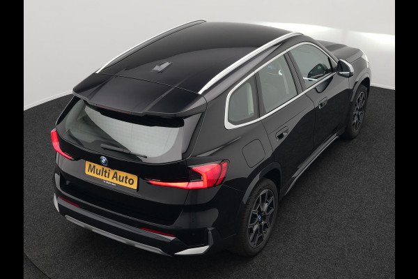 BMW X1 xDrive25e xLine Plug In Hybrid 221pk Dealer O.H PHEV | Trekhaak Af Fabriek | Head Up | 360 Camera | Adaptive Cruise | Harman Kardon | Lederen Sportstoelen Memory & Verwarmd | Navigatie | Apple Carplay | Virtual | Verwamd Stuur | DAB |