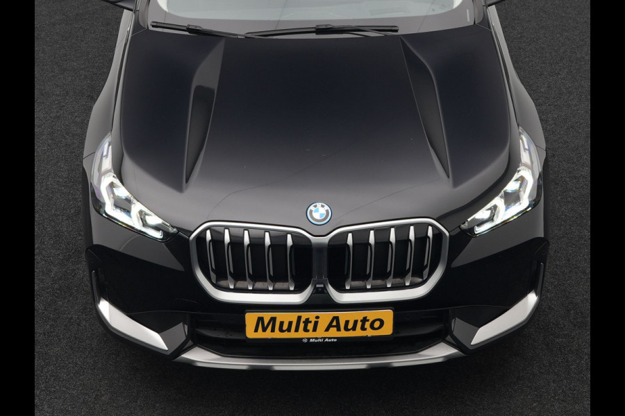 BMW X1 xDrive25e xLine Plug In Hybrid 221pk Dealer O.H PHEV | Trekhaak Af Fabriek | Head Up | 360 Camera | Adaptive Cruise | Harman Kardon | Lederen Sportstoelen Memory & Verwarmd | Navigatie | Apple Carplay | Virtual | Verwamd Stuur | DAB |