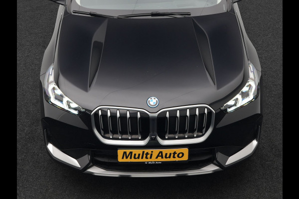 BMW X1 xDrive25e xLine Plug In Hybrid 221pk Dealer O.H PHEV | Trekhaak Af Fabriek | Head Up | 360 Camera | Adaptive Cruise | Harman Kardon | Lederen Sportstoelen Memory & Verwarmd | Navigatie | Apple Carplay | Virtual | Verwamd Stuur | DAB |