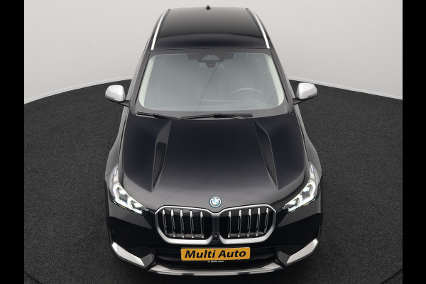 BMW X1 xDrive25e xLine Plug In Hybrid 221pk Dealer O.H PHEV | Trekhaak Af Fabriek | Head Up | 360 Camera | Adaptive Cruise | Harman Kardon | Lederen Sportstoelen Memory & Verwarmd | Navigatie | Apple Carplay | Virtual | Verwamd Stuur | DAB |
