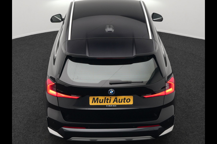 BMW X1 xDrive25e xLine Plug In Hybrid 221pk Dealer O.H PHEV | Trekhaak Af Fabriek | Head Up | 360 Camera | Adaptive Cruise | Harman Kardon | Lederen Sportstoelen Memory & Verwarmd | Navigatie | Apple Carplay | Virtual | Verwamd Stuur | DAB |