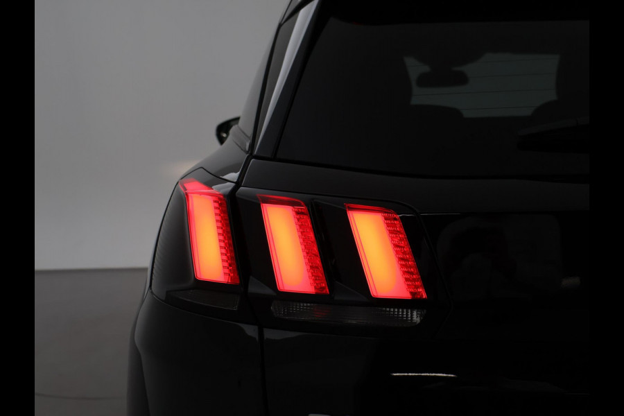 Peugeot 3008 1.2 130 PK AUTOMAAT ALLURE + 19 INCH | CARPLAY | SFEERVERLICHTING