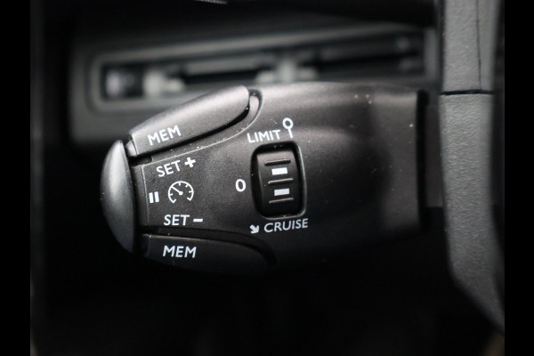 Peugeot 3008 1.2 130 PK AUTOMAAT ALLURE + 19 INCH | CARPLAY | SFEERVERLICHTING
