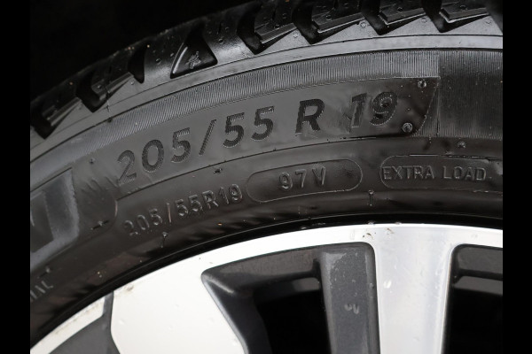 Peugeot 3008 1.2 130 PK AUTOMAAT ALLURE + 19 INCH | CARPLAY | SFEERVERLICHTING