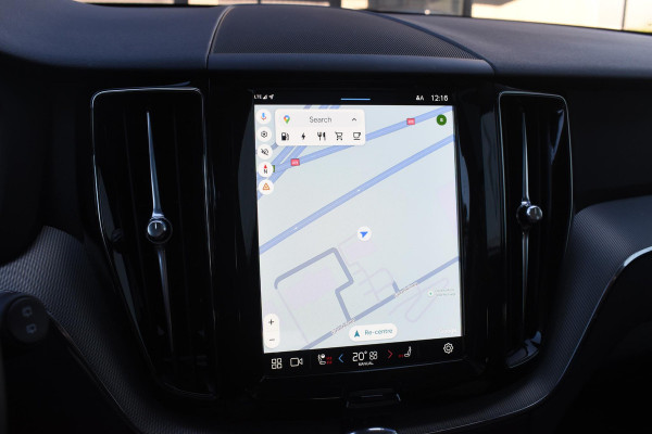 Volvo XC60 T6 350PK Automaat Plug-in Hybrid AWD Plus Dark / Navigatie / 360 Camera / Adaptieve Cruise Control / Stuur & Stoelverwarming / Elektr. Achterklep / Schuifdak / Trekhaak