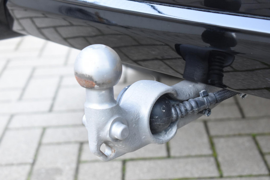 Volvo XC60 T6 350PK Automaat Plug-in Hybrid AWD Plus Dark / Navigatie / 360 Camera / Adaptieve Cruise Control / Stuur & Stoelverwarming / Elektr. Achterklep / Schuifdak / Trekhaak