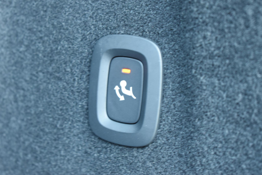 Volvo XC60 T6 350PK Automaat Plug-in Hybrid AWD Plus Dark / Navigatie / 360 Camera / Adaptieve Cruise Control / Stuur & Stoelverwarming / Elektr. Achterklep / Schuifdak / Trekhaak