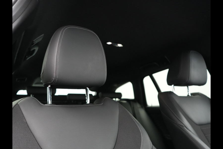 BMW 3 Serie Touring 330e Sportline Plug In Hybrid 293pk Dealer O.H PHEV | Camera | Apple Carplay | Lederen Sportstoelen Verwarmd | Harman Kardon | Black Optic | Navigatie | Sfeerverlichting | Virtual | DAB |