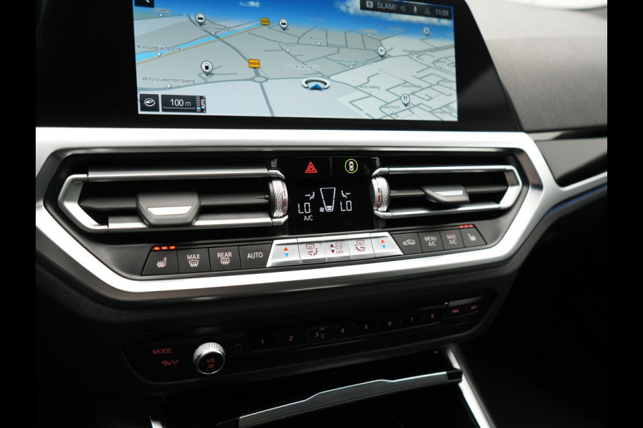 BMW 3 Serie Touring 330e Sportline Plug In Hybrid 293pk Dealer O.H PHEV | Camera | Apple Carplay | Lederen Sportstoelen Verwarmd | Harman Kardon | Black Optic | Navigatie | Sfeerverlichting | Virtual | DAB |