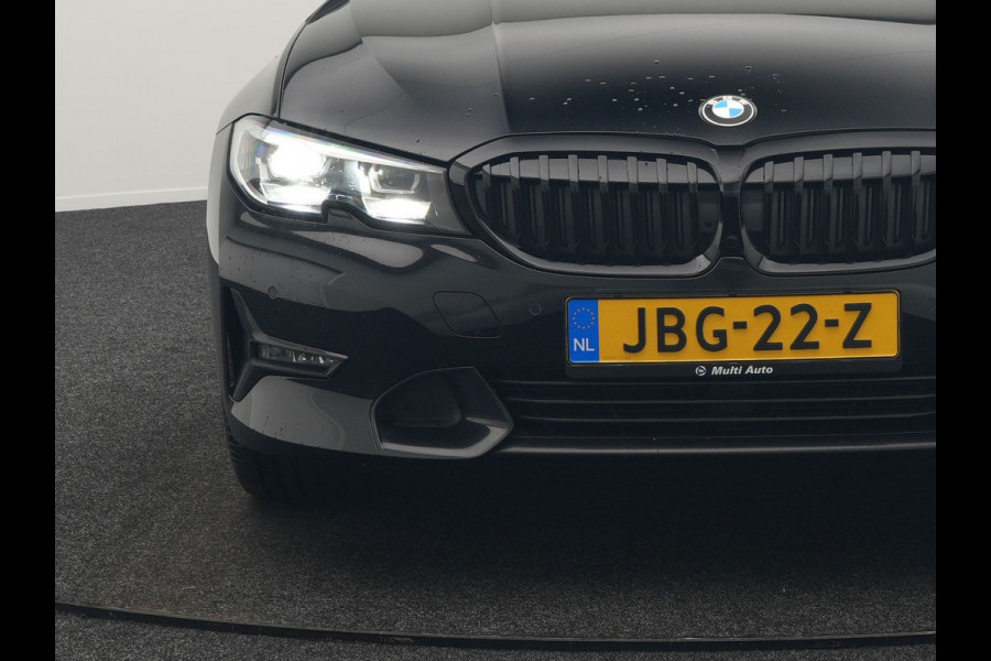BMW 3 Serie Touring 330e Sportline Plug In Hybrid 293pk Dealer O.H PHEV | Camera | Apple Carplay | Lederen Sportstoelen Verwarmd | Harman Kardon | Black Optic | Navigatie | Sfeerverlichting | Virtual | DAB |