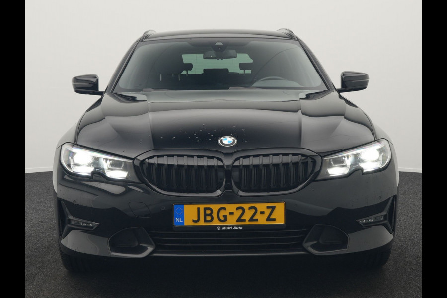 BMW 3 Serie Touring 330e Sportline Plug In Hybrid 293pk Dealer O.H PHEV | Camera | Apple Carplay | Lederen Sportstoelen Verwarmd | Harman Kardon | Black Optic | Navigatie | Sfeerverlichting | Virtual | DAB |