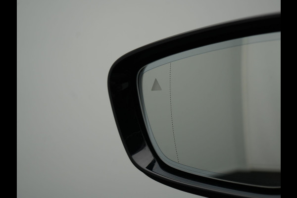 BMW 3 Serie Touring 330e Sportline Plug In Hybrid 293pk Dealer O.H PHEV | Camera | Apple Carplay | Lederen Sportstoelen Verwarmd | Harman Kardon | Black Optic | Navigatie | Sfeerverlichting | Virtual | DAB |