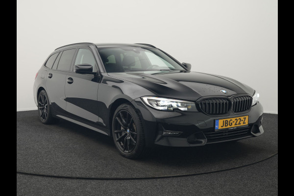 BMW 3 Serie Touring 330e Sportline Plug In Hybrid 293pk Dealer O.H PHEV | Camera | Apple Carplay | Lederen Sportstoelen Verwarmd | Harman Kardon | Black Optic | Navigatie | Sfeerverlichting | Virtual | DAB |