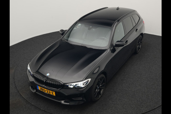 BMW 3 Serie Touring 330e Sportline Plug In Hybrid 293pk Dealer O.H PHEV | Camera | Apple Carplay | Lederen Sportstoelen Verwarmd | Harman Kardon | Black Optic | Navigatie | Sfeerverlichting | Virtual | DAB |