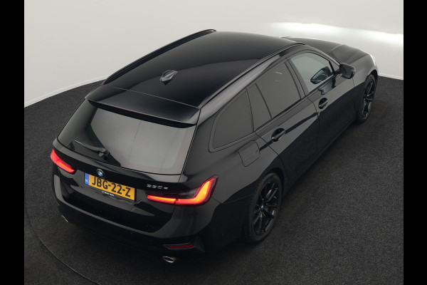 BMW 3 Serie Touring 330e Sportline Plug In Hybrid 293pk Dealer O.H PHEV | Camera | Apple Carplay | Lederen Sportstoelen Verwarmd | Harman Kardon | Black Optic | Navigatie | Sfeerverlichting | Virtual | DAB |