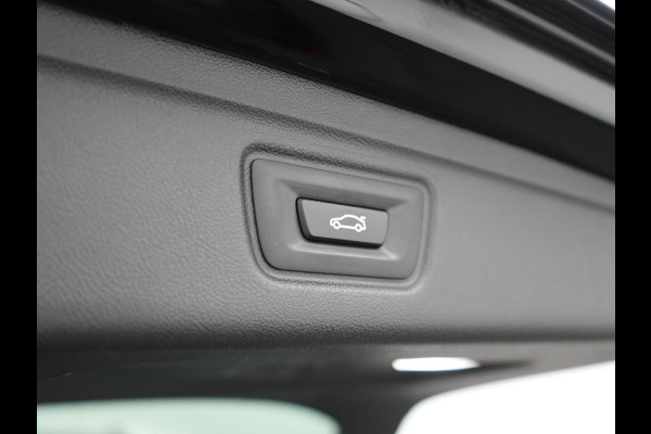 BMW 3 Serie Touring 330e Sportline Plug In Hybrid 293pk Dealer O.H PHEV | Camera | Apple Carplay | Lederen Sportstoelen Verwarmd | Harman Kardon | Black Optic | Navigatie | Sfeerverlichting | Virtual | DAB |