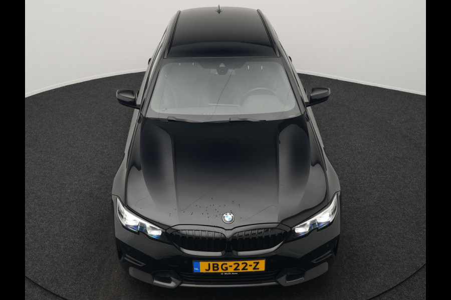 BMW 3 Serie Touring 330e Sportline Plug In Hybrid 293pk Dealer O.H PHEV | Camera | Apple Carplay | Lederen Sportstoelen Verwarmd | Harman Kardon | Black Optic | Navigatie | Sfeerverlichting | Virtual | DAB |