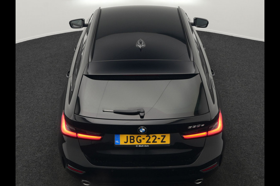 BMW 3 Serie Touring 330e Sportline Plug In Hybrid 293pk Dealer O.H PHEV | Camera | Apple Carplay | Lederen Sportstoelen Verwarmd | Harman Kardon | Black Optic | Navigatie | Sfeerverlichting | Virtual | DAB |