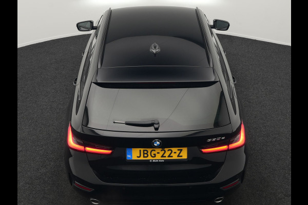 BMW 3 Serie Touring 330e Sportline Plug In Hybrid 293pk Dealer O.H PHEV | Camera | Apple Carplay | Lederen Sportstoelen Verwarmd | Harman Kardon | Black Optic | Navigatie | Sfeerverlichting | Virtual | DAB |