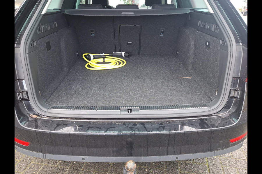 Škoda Superb Combi 1.4 TSI 218pk iV Business Edition | Trekhaak 1600kg wegklapbaar | Achterbank verwarming | Full LED | occasion