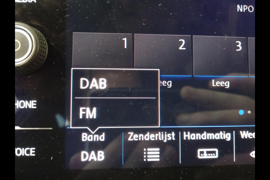 Volkswagen Polo 1.0 TSI DSG Comfortline Navigatie Climate Control Parkeer Sensoren DAB Extra Getint Glas Lichtmetalen velgen