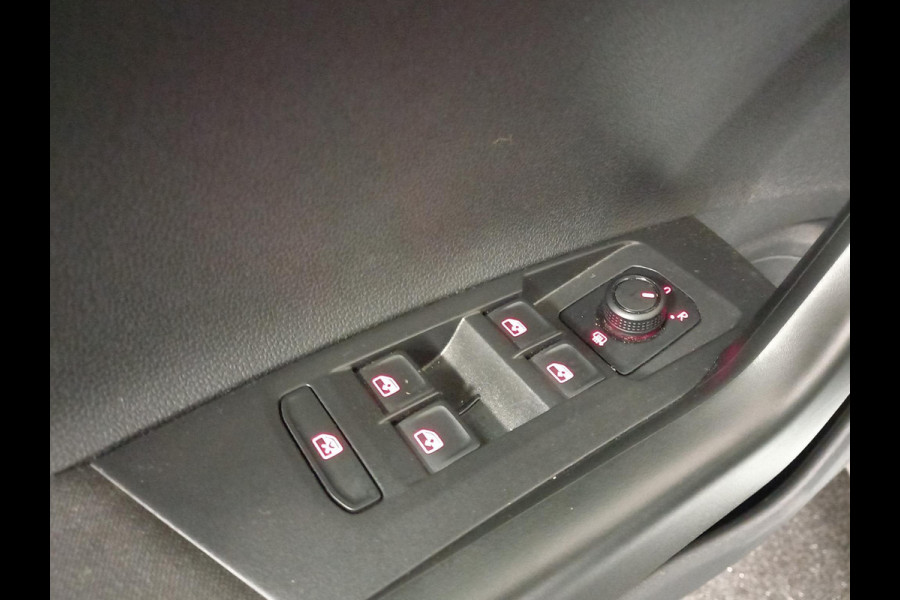 Volkswagen Polo 1.0 TSI DSG Comfortline Navigatie Climate Control Parkeer Sensoren DAB Extra Getint Glas Lichtmetalen velgen