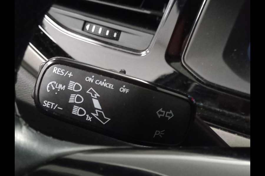 Volkswagen Polo 1.0 TSI DSG Comfortline Navigatie Climate Control Parkeer Sensoren DAB Extra Getint Glas Lichtmetalen velgen