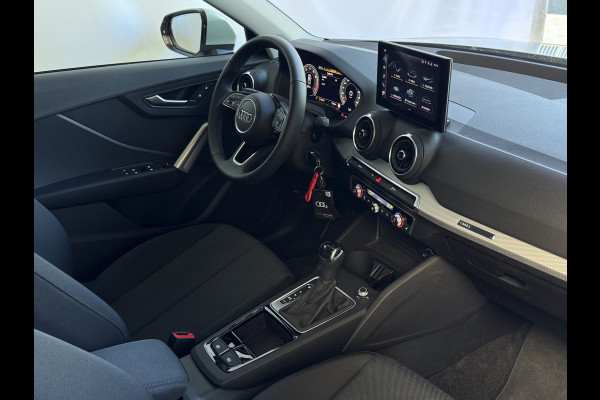 Audi Q2 35 TFSI 1.5 11/2024 ✅NIEUW MODEL✅ S EDITION 150PK VIR.COCKPIT 18''LMV TOUCHSCREEN CARPLAY NAVI CAMERA LED STOELVERW. PDC 11/2024 "Audi rijden begint bij Topautos.nl – 20 Audi topmodellen direct op voorraad!"